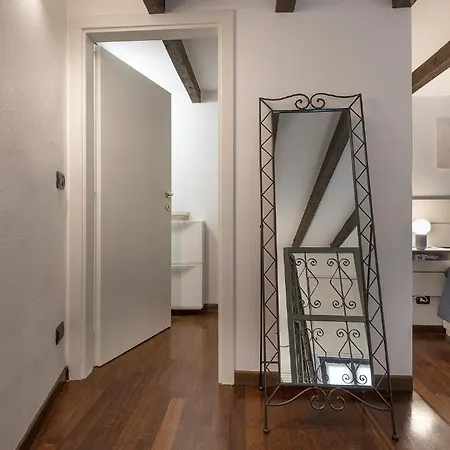 La Corte Milanese - Bocconi, Navigli & Duomo * מילאנו